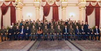 الفريق أول عبد المجيد صقر يشهد حفل تخرج دورة التمثيل الدبلوماسى العسكرى المصرى بالخارج  