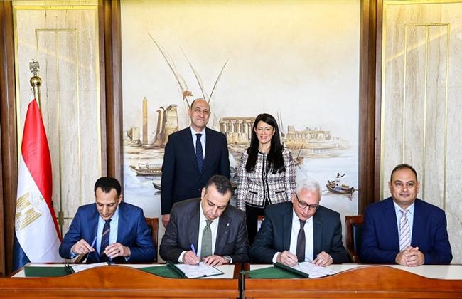 وزيرة التخطيط تشهد توقيع بروتوكول مع الداخلية لتسلم 10 مراكز تكنولوجية متنقلة لاستخراج صحيفة الحالة الجنائية