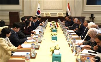 وزير الاستثمار ووزير التجارة والصناعة الكوري يوقعان بيانًا بشأن اتفاقية الشراكة الاقتصادية بين البلدين