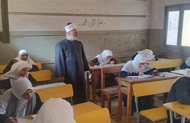 رئيس منطقة سوهاج الأزهرية يتفقد لجان امتحانات الشهادتين الابتدائية والإعدادية بالمنشاة
