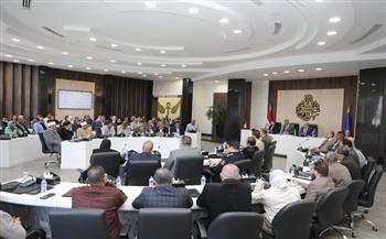 محافظ أسوان يشدد على أهمية الإسراع بمعدلات تنفيذ مشروعات الخطة الاستثمارية للعام المالى 2025 /2026