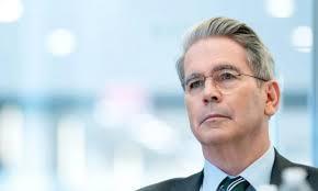 وزير الخزانة الأمريكي: السيطرة على جرينلاند ضرورة لمنع نشوب حرب