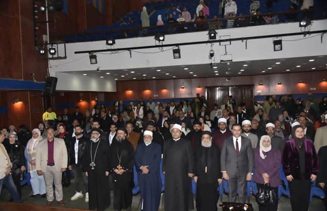 نائب محافظ بورسعيد يشهد احتفالية «وطن يعيش فينا» على مسرح قصر ثقافة المحافظة