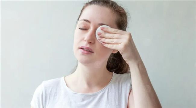 انتبه..تنظيف الجفون ضرورة لصحة العيون