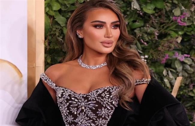 مايا دياب بإطلالة جميلة بالمخمل الأسود