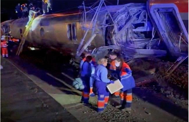 حادث قطار إسبانيا.. دعوات للتبرع بالدم وتوقعات بارتفاع أعداد الضحايا