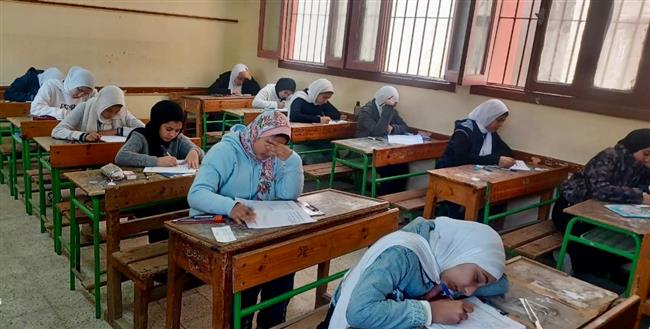 بعد توقفها اليوم بسبب عيد الغطاس.. موعد نهاية امتحانات الشهادة الإعدادية الترم الأول 2026