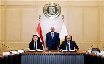 باستثمارات 350 مليون دولار.. وزير الصناعة يشهد توقيع عقد إنشاء مجمع صناعي للغزل والنسيج 