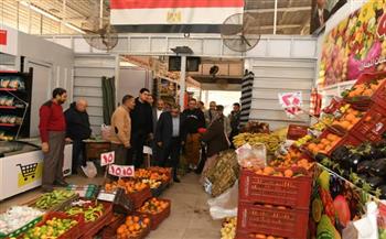 محافظ الدقهلية يتفقد المعرض الدائم للسلع الغذائية بشارع عبد السلام عارف بحي غرب المنصورة