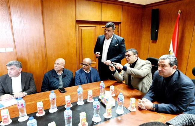 وزير الإسكان ومحافظ دمياط يعقدان اجتماعاً بمقر المنطقة الحرة لمتابعة الأعمال الجارية بها