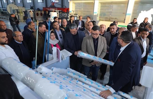 محافظ دمياط و وزير الإسكان يتفقدان أحد المصانع المرتبطة بأنظمة تحلية مياه البحر 