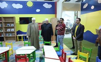 وكيل الأزهر ورئيس قطاع المعاهد يتفقدان جناح الأزهر بمعرض القاهرة الدولي للكتاب