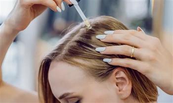 زيت إكليل الجبل أم زيت الخروع أيهما الأفضل لنمو الشعر؟