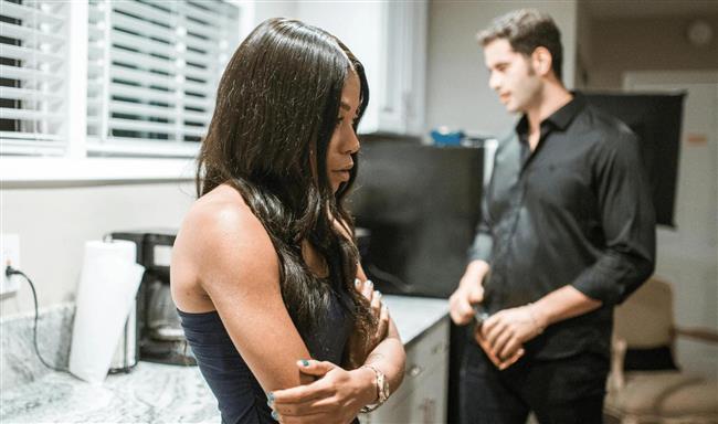 في الزواج.. سلوكيات صامتة تكشف فقدان المرأة  للسعادة 