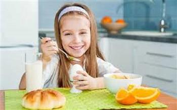 ما هي أطعمة البناء والطاقة التي تساعد طفلك في النمو الحركي السليم؟ الصحة تجيب