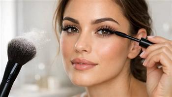 لرموش أكثر كثافة.. تعرفي على خدعة البودرة الجذابة
