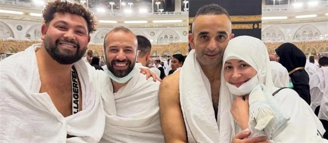 منة شلبي تؤدي العمرة مع زوجها وتستعد لرمضان بمسلسل «تحت الحصار»