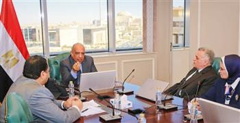 وزير الكهرباء يناقش خطة تحقيق الاستدامة المالية وتحسين كفاءة الطاقة