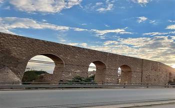 «الآثار» توضح حقيقة أعمال التنظيف والترميم بسور مجرى العيون