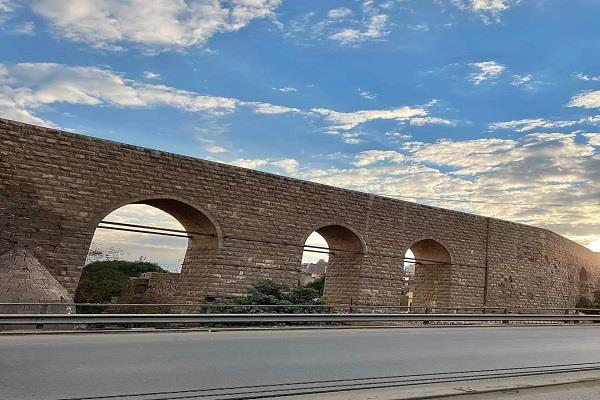 «الآثار» توضح حقيقة أعمال التنظيف والترميم بسور مجرى العيون