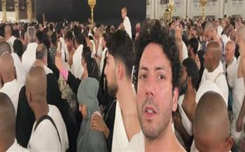 أحمد جمال سعيد يؤدي مناسك العمرة ويستقبل العام الجديد في بيت الله الحرام