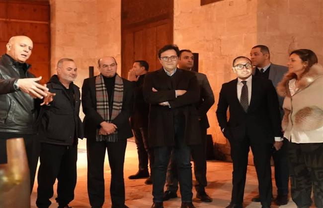 وزير الثقافة يفتتح معرض «مسار» للفنان خالد زكي بقبة السلطان الغوري