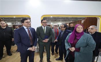 وزير الثقافة يطلع على استعدادات مبادرة "مكتبة لكل بيت" 