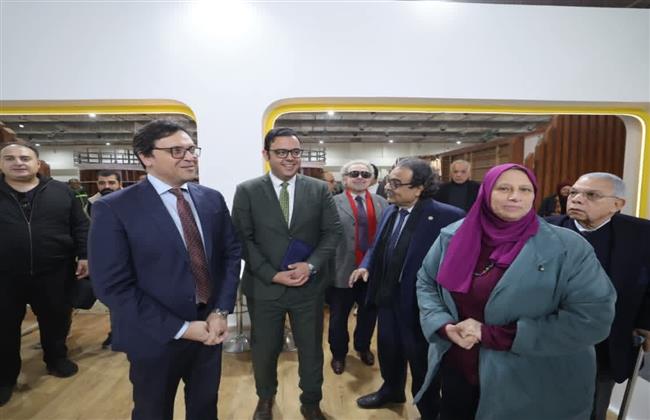 وزير الثقافة يطلع على استعدادات مبادرة "مكتبة لكل بيت" 