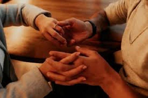 كيف يمكن إعادة شعور الأمان في العلاقة الزوجية بعد فقدانه؟|خاص