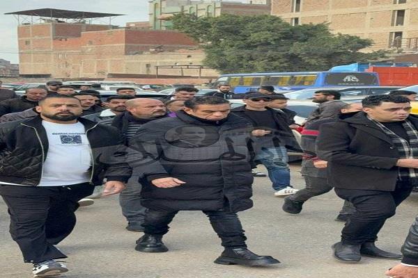 تشييع جثمان والدة المطرب رضا البحراوي من مسجد عوارة.. صور