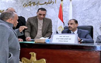 محافظ سوهاج يستمع إلى شكاوى وطلبات المواطنين خلال اللقاء الجماهيري الأسبوعي