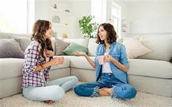 كيف تصبحي مستمعة جيدة وتحصلي على اهتمام الآخرين؟.. أبرزها التوقف عن الكلام