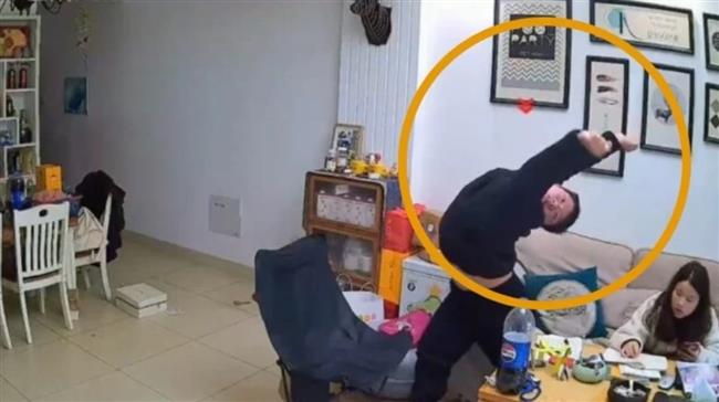 طفل صيني يفقد الوعي بسبب حركة استرخاء بعد 300 دقيقة دراسة