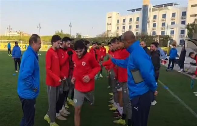 محمد عبد الله يشارك في مران سيراميكا لأول مرة بعد انضمامه من الأهلي