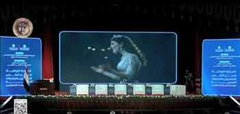 رئيس الوزراء يشهد فيلمًا تسجيليًا عن المبادرة الوطنية لدعم الطلاب المتميزين