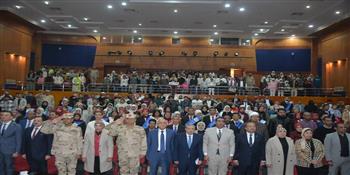محافظ الأقصر وقائد قوات الدفاع الشعبي يشهدان فعاليات الندوة التثقيفية السابعة عشر بالمدينة الشبابية الدولية