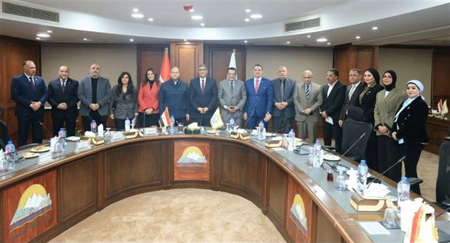 محافظ الجيزة يبحث مع نواب وشيوخ «حماة الوطن» خريطة تعاون متكاملة لخدمة المواطنين