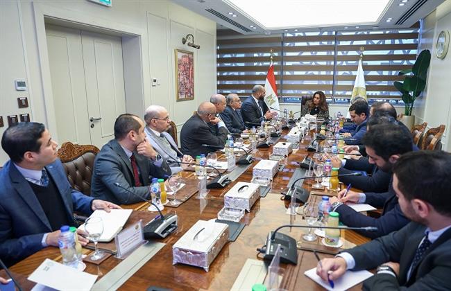 منال عوض: تبسيط إجراءات تراخيص المحال العامة على المواطنين وتقديم تخفيضات في دفع الرسوم