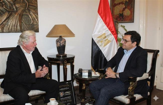 وزير الثقافة يستقبل حسين فهمي وفريق مهرجان القاهرة السينمائي لبحث الاستعدادات للدورة الـ47