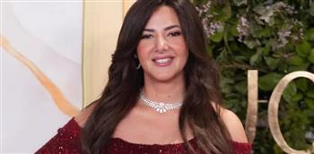 دنيا سمير غانم وظهور مميز باللون البرغندي 