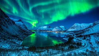 خلال الساعات.. أروع عروض الشفق القطبي تُزيّن السماء