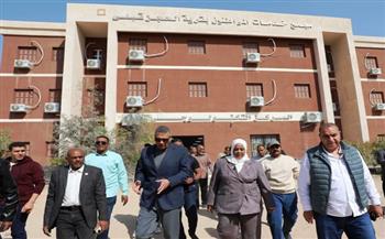 محافظ أسوان يفاجئ العاملين بالمركز التكنولوجى بإدفو للإطمئنان على منظومة العمل