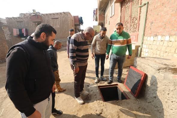 رئيس "مياه المنيا" يتابع تنفيذ وصلات الصرف الصحي لضمان وصول الخدمة لكل بيت بقرى "حياة كريمة"