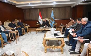 محافظ الغربية يشهد تسليم عقود الخطة الاستثمارية للبدء في مشروعات الرصف والتطوير