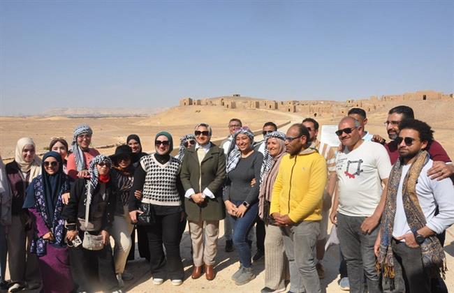 نائب محافظ الوادي الجديد تلتقي الفوج الثاني من رحلات "اعرف بلدك"