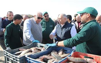 "الزملوط" يتفقد توسعات مشروع الاستزراع السمكي لبنك الطعام بالفرافرة