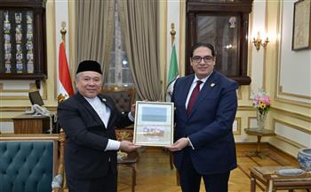 رئيس جامعة القاهرة يستقبل رئيس جامعة السلطان الشريف علي الإسلامية بسلطنة بروناي دار السلام لبحث تعزيز التعاون 