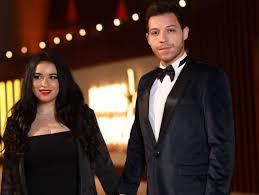 التفاصيل الكاملة لأزمة الفنان محمود حجازي وزوجته بعد اتهامها له بالاعتداء عليها بالضرب 