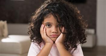 7 مواقف تربوية قد تسرق سعادة طفلك.. منها النقد الدائم