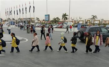 أطفال سودانيون صغار يزورون معرض القاهرة الدولي للكتاب 2026